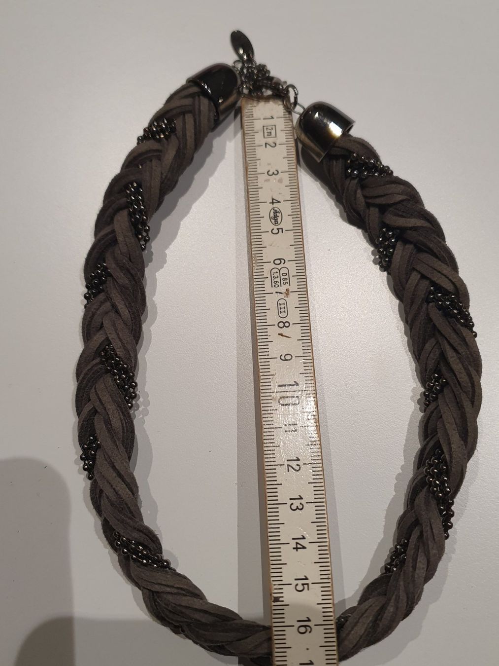 Catenine: Kette, grau, Wildleder, Modeschmuck – Usato da Heinrichswil venduto da sabi2809