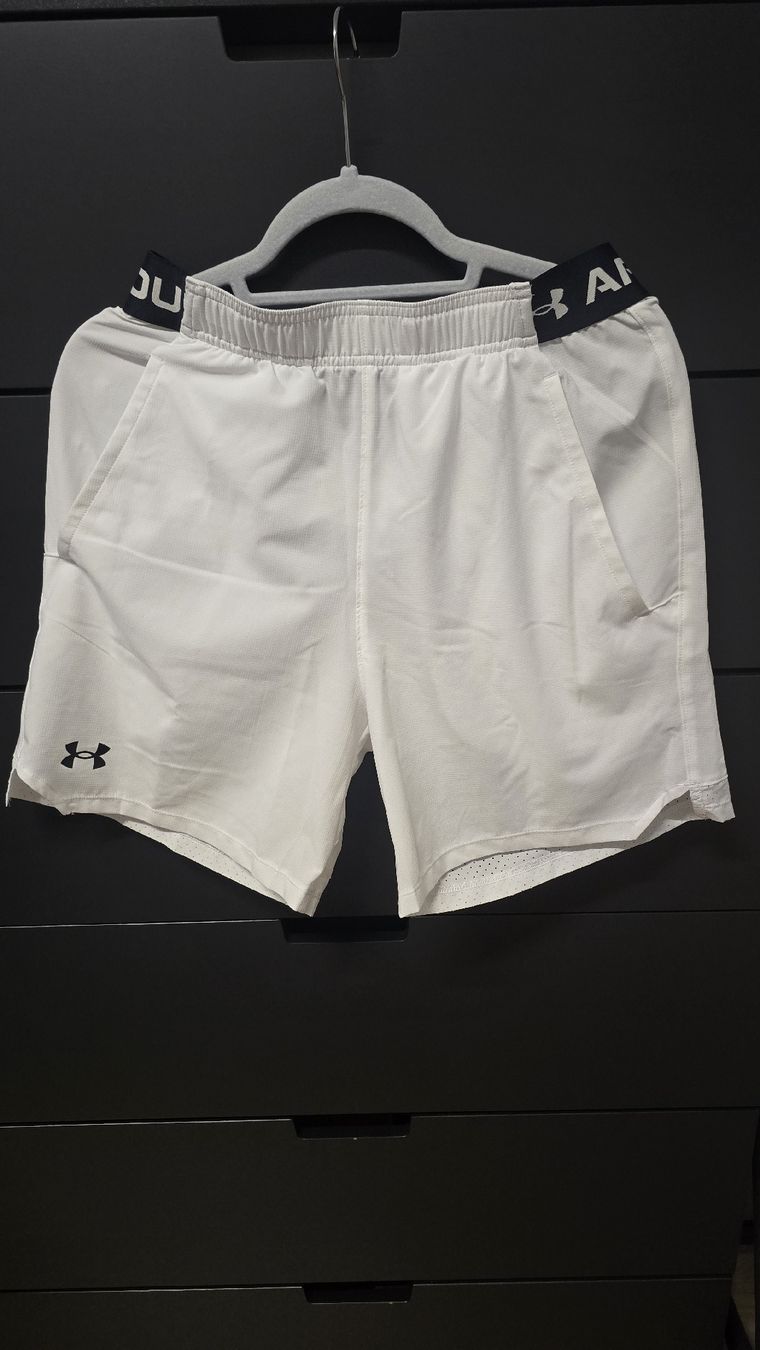Under Armour Pantaloni: Under Armour Shorts Sport – Nuovo (secondo la descrizione) da Rothrist venduto da adniramadani21