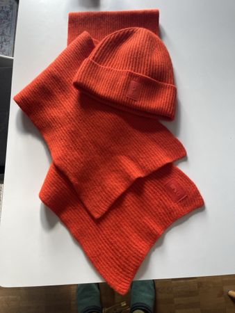 NEU : „Comma“ Wollschal und Mütze