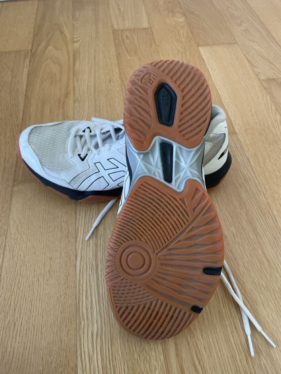 Asics Scarpe da uomo: Asics Hallenschuhe Gr. 43.5 – Usato da Allschwil venduto da DoRo7 2