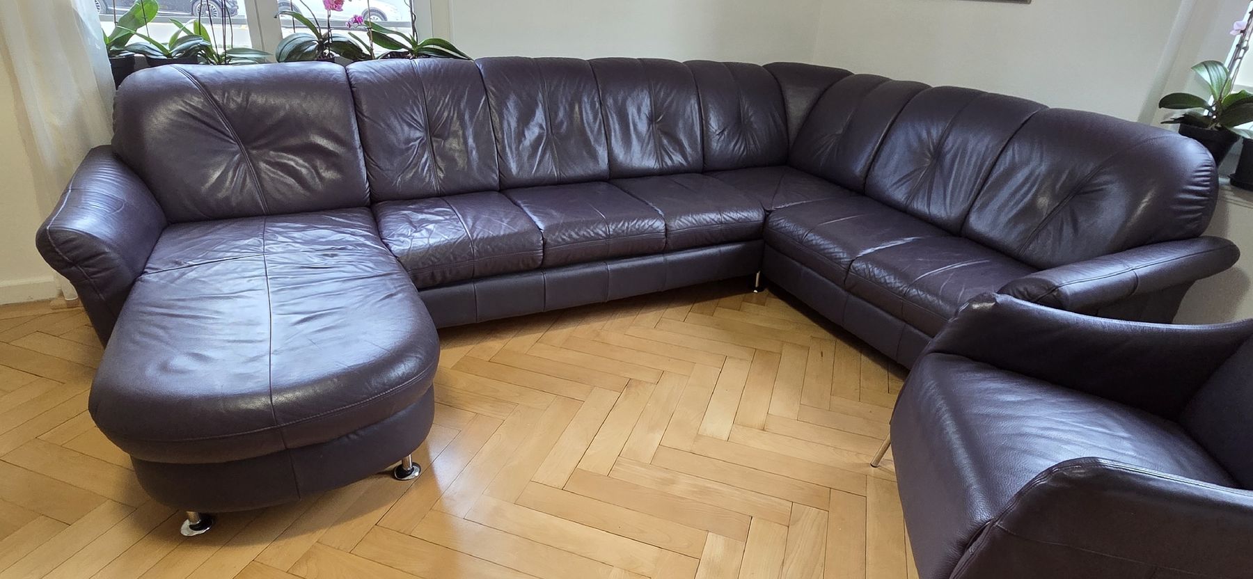 Sofas: Ledersofa, Farbe aubergine – D'occasion à Zürich par Aljode 1