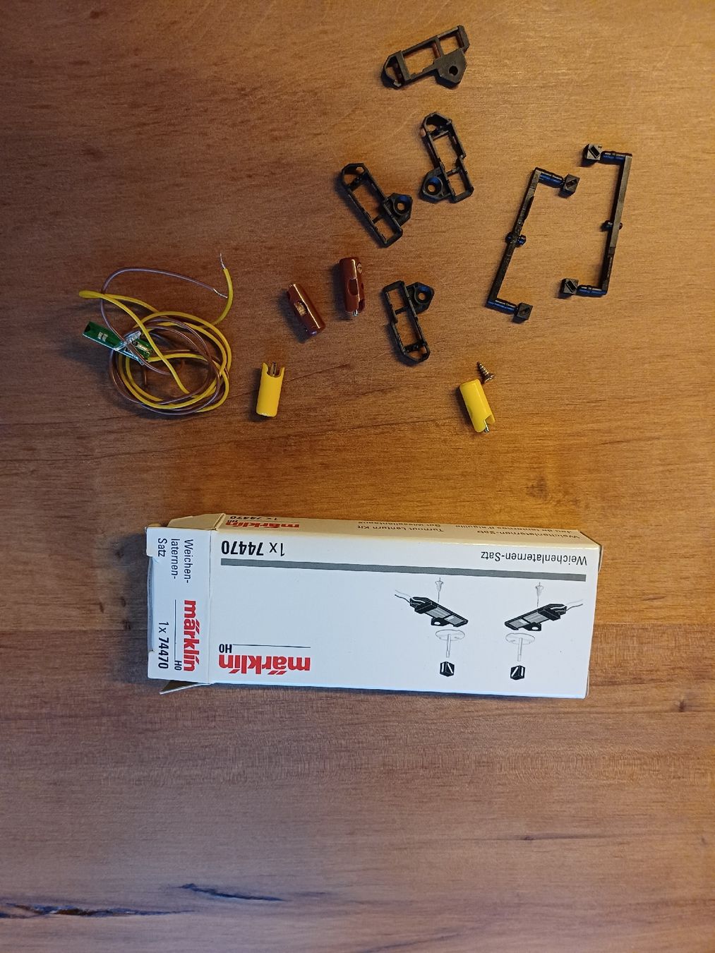 Märklin Modellini di ferrovie: 3x Märklin H0 Weichenlaternen-Satz 74470 – Nuovo (secondo la descrizione) da Häggenschwil venduto da LeSaH1 1