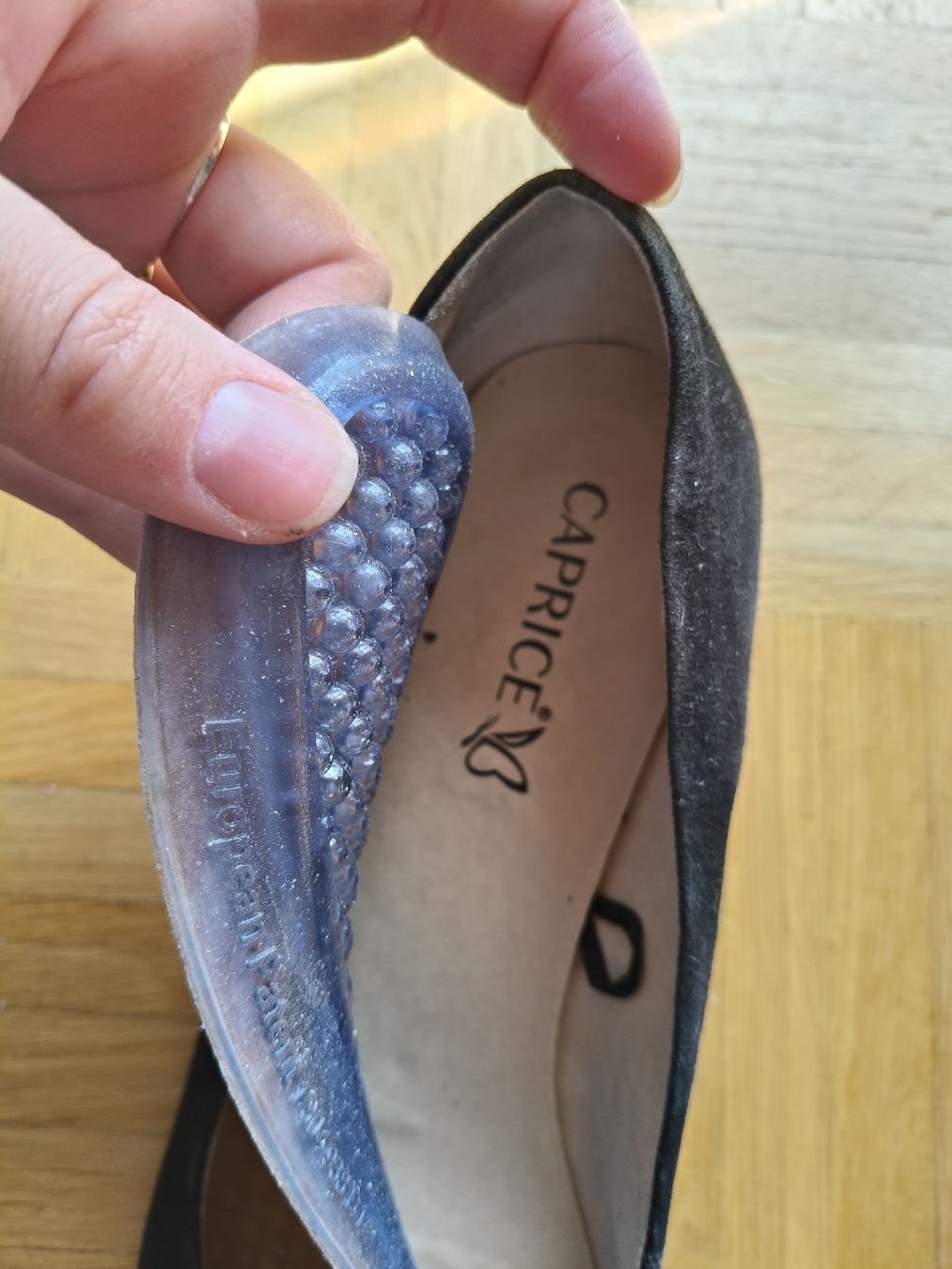 Scarpe da donna: Escarpins Caprice noires en daim, taille 42 – Usato da Petit-Lancy venduto da Elissouche 3