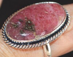 Ring L-4636 – Rhodonit – 19mm Innendurchmesser