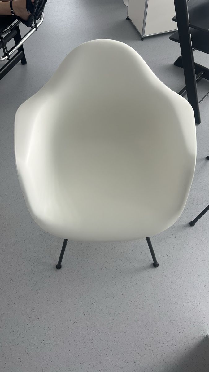 Vitra Chaises: 2x Vitra Eames DAX Stuhl weiss mit schwarzem Gestell – D'occasion à Triengen par chouchou88 4