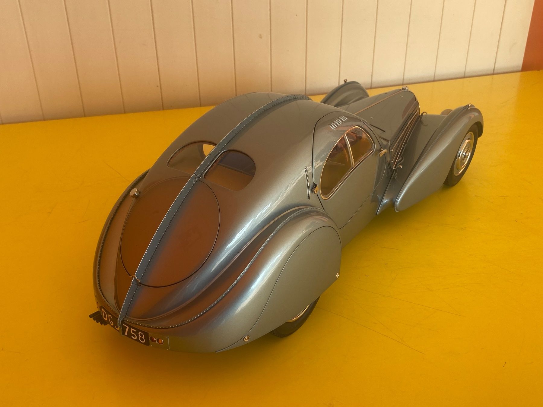 Pocher Modellini d'auto: Ixo Collection  Bugatti 57SC Atlantic  1/8 – Nuovo (secondo la descrizione) da Bonfol venduto da zagato43e 2