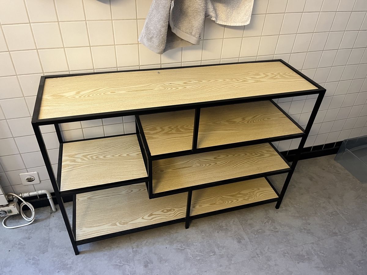 Regale: Regal / Sideboard Metall & Holzoptik – Gebraucht aus Solothurn von HH91