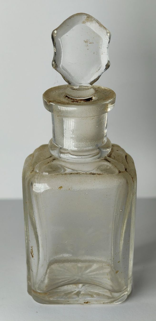 Flaconi: Schöner Alter Glasflakon Mit Stopfen Um 1900 10cm – Usato da Monthey venduto da 19_karen_84