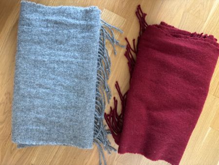 Muji Japan/Hong Kong Schal 2x Exemplare rot & grau NEU