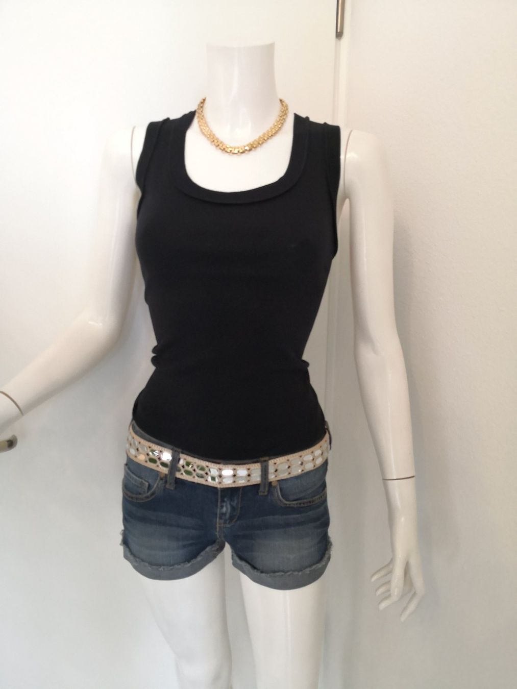 Mango Tops: 🤩MANGO TOP SCHWARZ – D'occasion à Olten par Naja-Twins-Twins 2