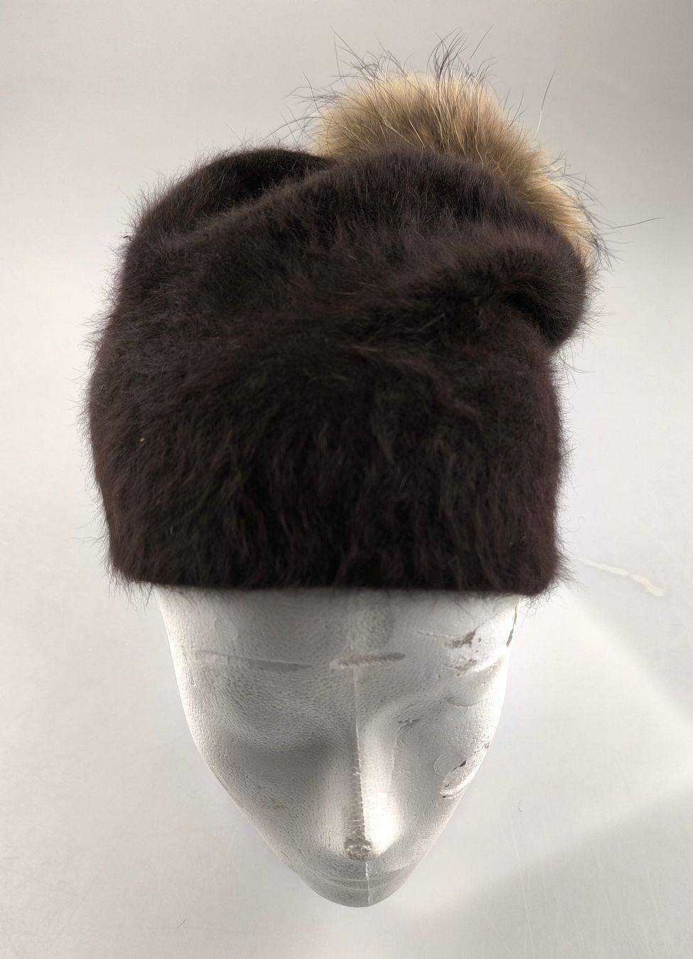 Hüte, Mützen & Caps: Gestrickte Wollmütze mit Fell-Bommel – Gebraucht aus Rüti ZH von Restwert_Rueti_ZH 1