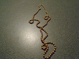 Kette goldfarbig, kleine Perlen