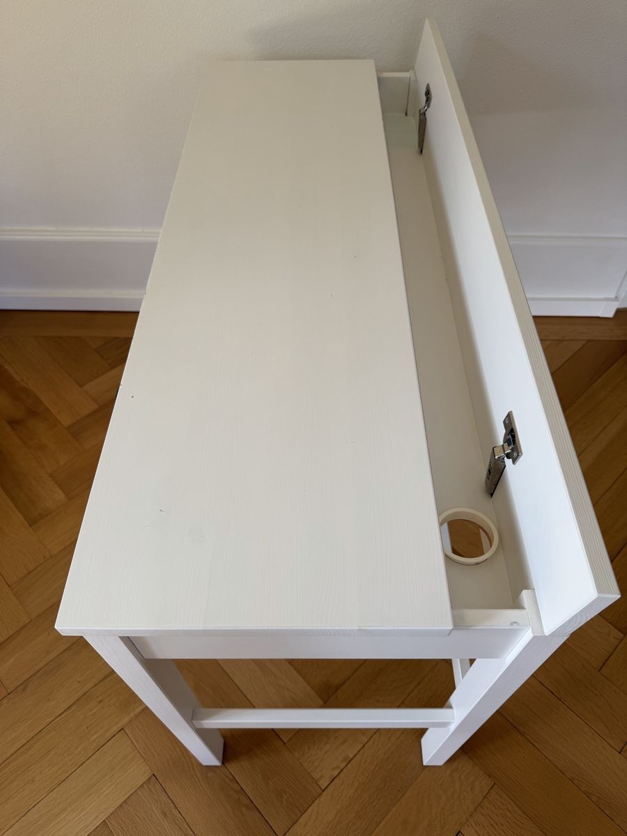 Scrivanie: White IKEA Hemnes Desk  – Usato da Zürich venduto da and_6y5c 2