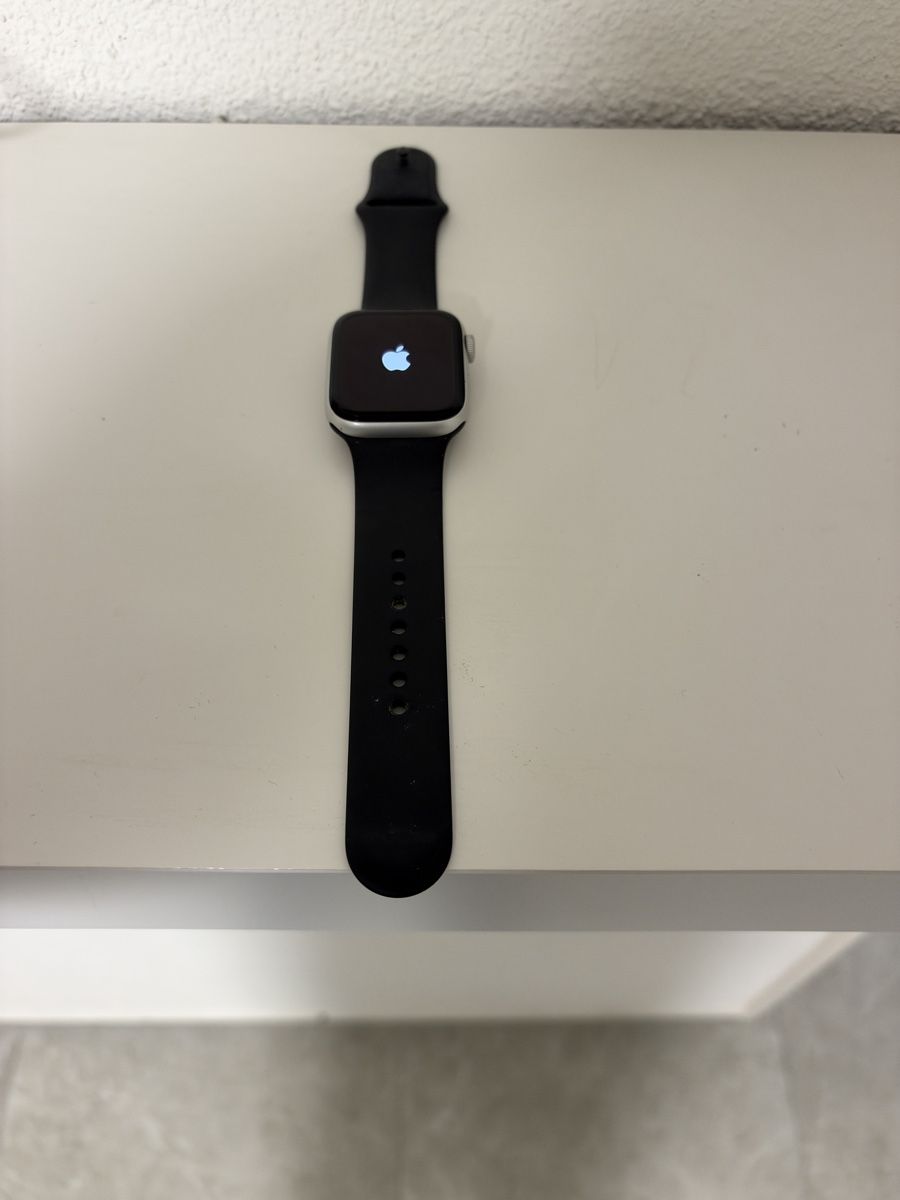 Apple Smartwatch: Apple Watch SE 44mm – Usato da Rekingen AG venduto da ZubiL 2
