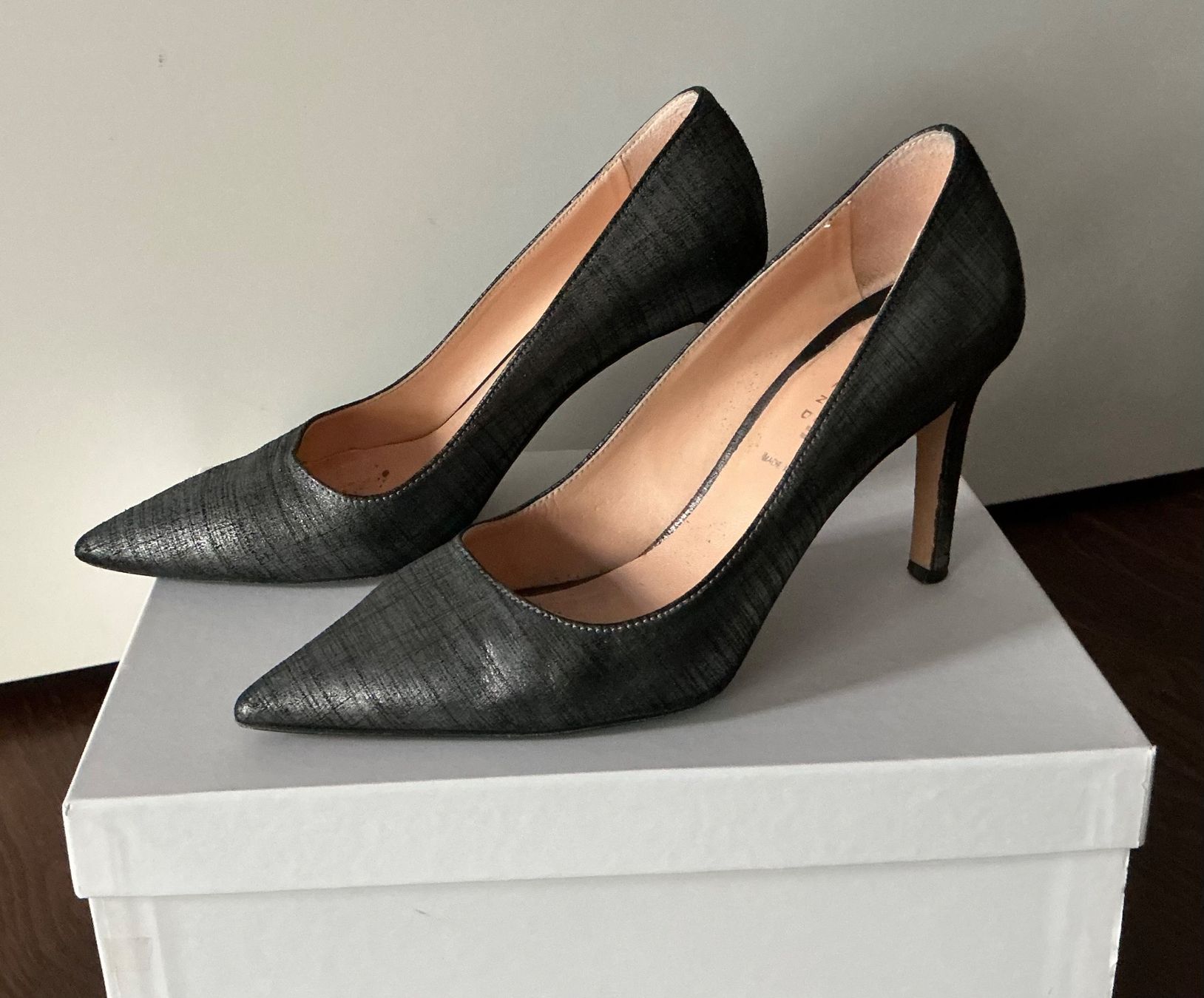 Baldinini Scarpe da donna: Baldinini gray/silver leather pumps 39 – Usato da Basel venduto da 18Inspiration 2