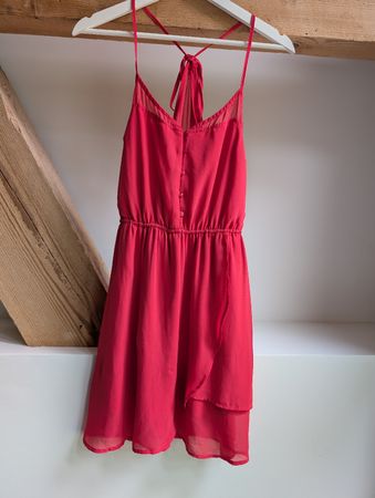 Bershka Sommerkleid, Grösse M, Rot, perfekt für den Sommer