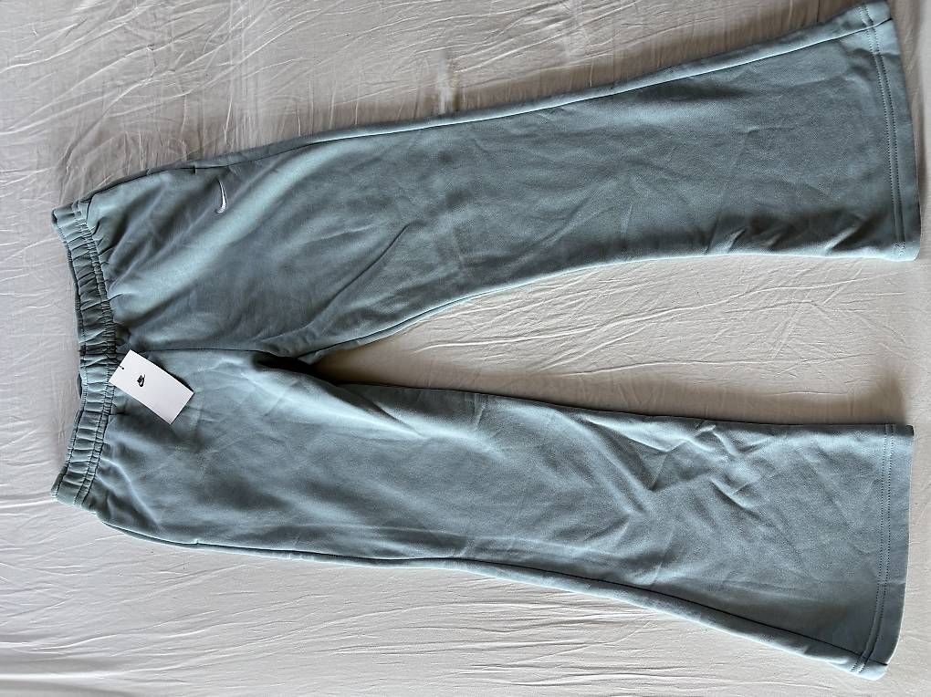 Tute: tuta nike flared – Usato da Dino venduto da kor_y8ms 1