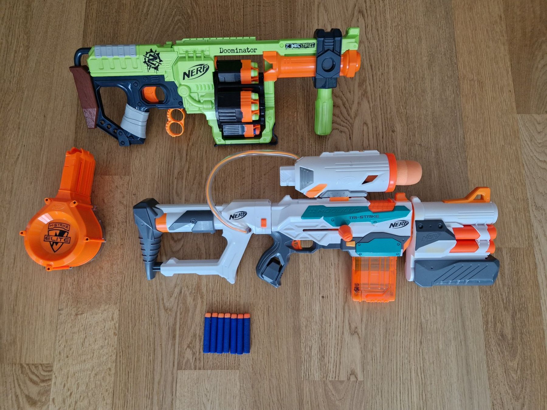 Nerf Giocattoli: Nerf Modulus Tri-Strike + Zombie Strike Doominator – Usato da Baden venduto da Bib3
