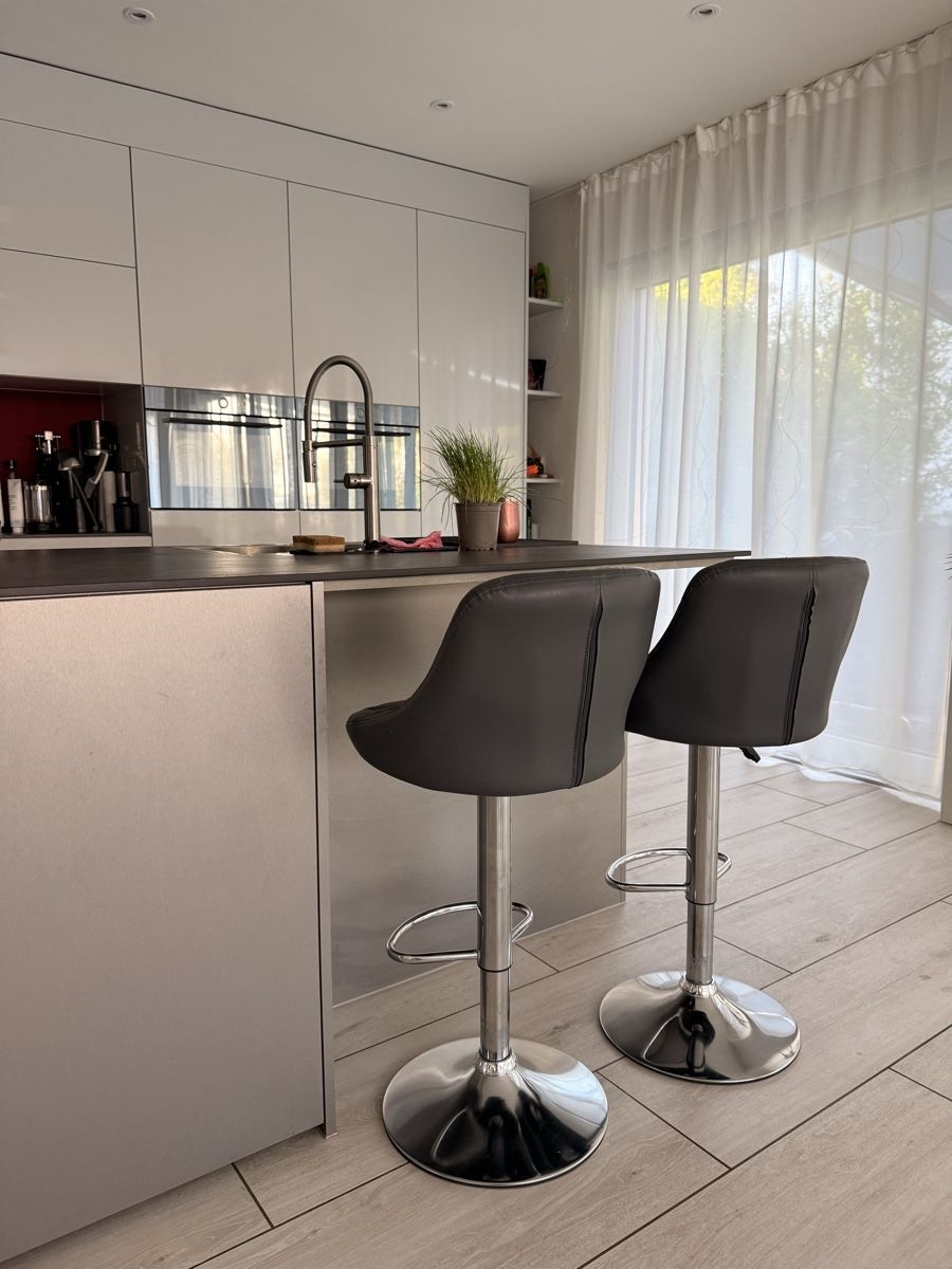 Sedie: 2 höhenverstellbare Barhocker / Küchenstühle – Usato da Zollikerberg venduto da tet_hbw6 1