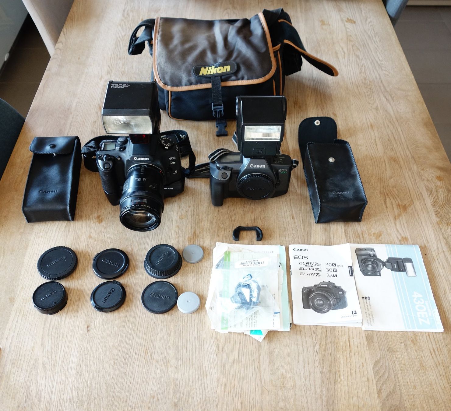 Canon Appareil photo: Lot Canon EOS 30V & Canon EOS 600 + accessoires – D'occasion à La Rippe par Kopernic