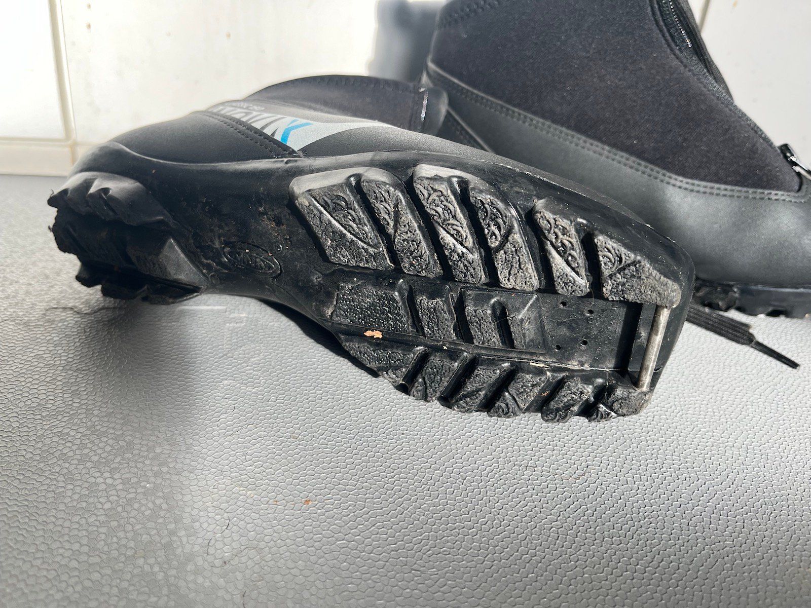 Decathlon Scarpe per ragazzi: Decathlon Kinder Langlaufschuhe Gr. 36 – Usato da Massongex venduto da thn311 4