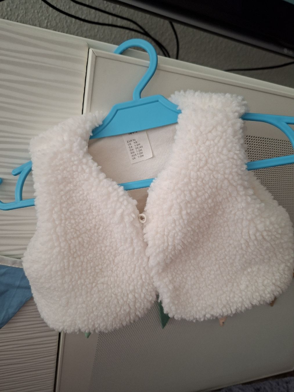 Altro abbigliamento: Kuschelige Baby-Weste Gr. 56 – Nuovo e nell'imballaggio originale da Winterthur venduto da Ausmisten2026