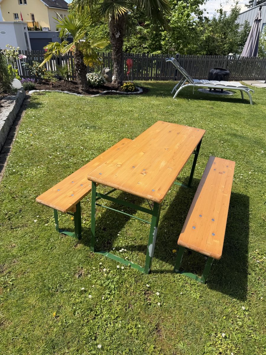 Set di tavolo e panche: Kinder-Festbankgarnitur – Usato da Frauenfeld venduto da Kapinho