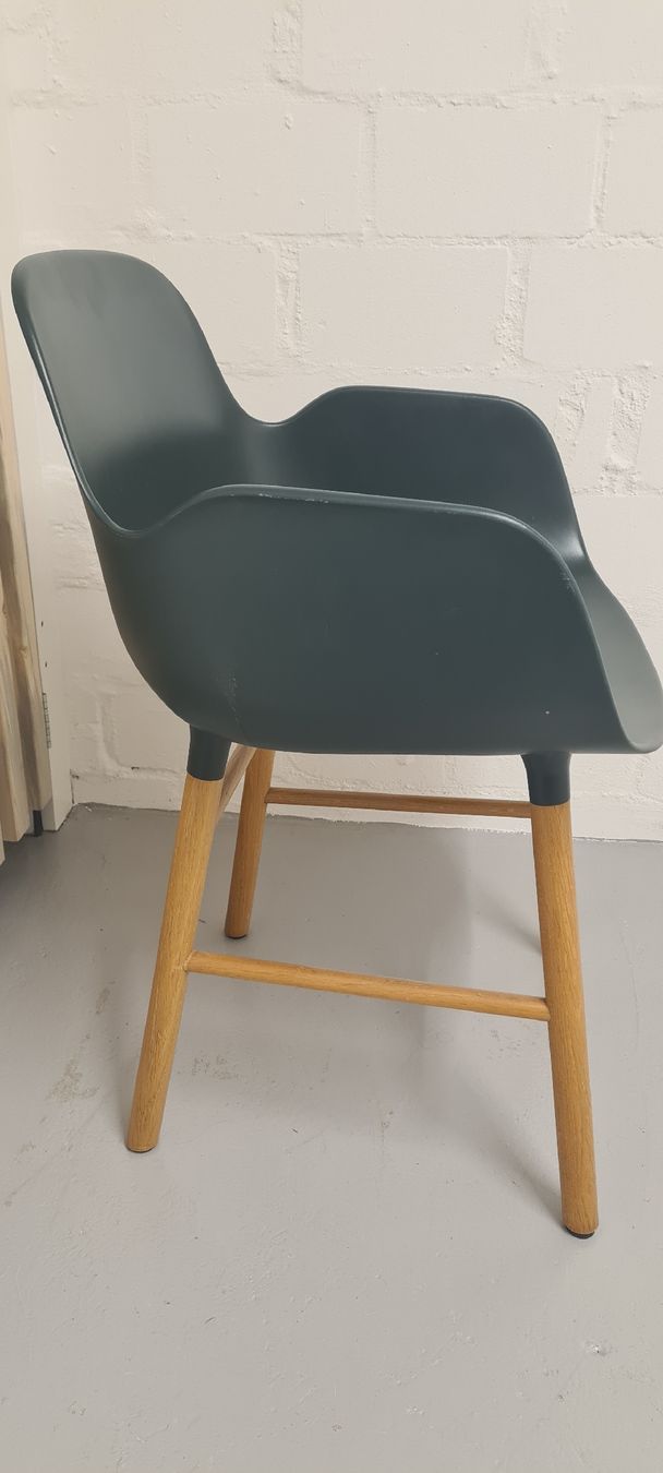 Sedie: Modern Turquoise Plastic Dining Chair, Minimalist Style – Usato da Zürich venduto da sut_6hqn 1