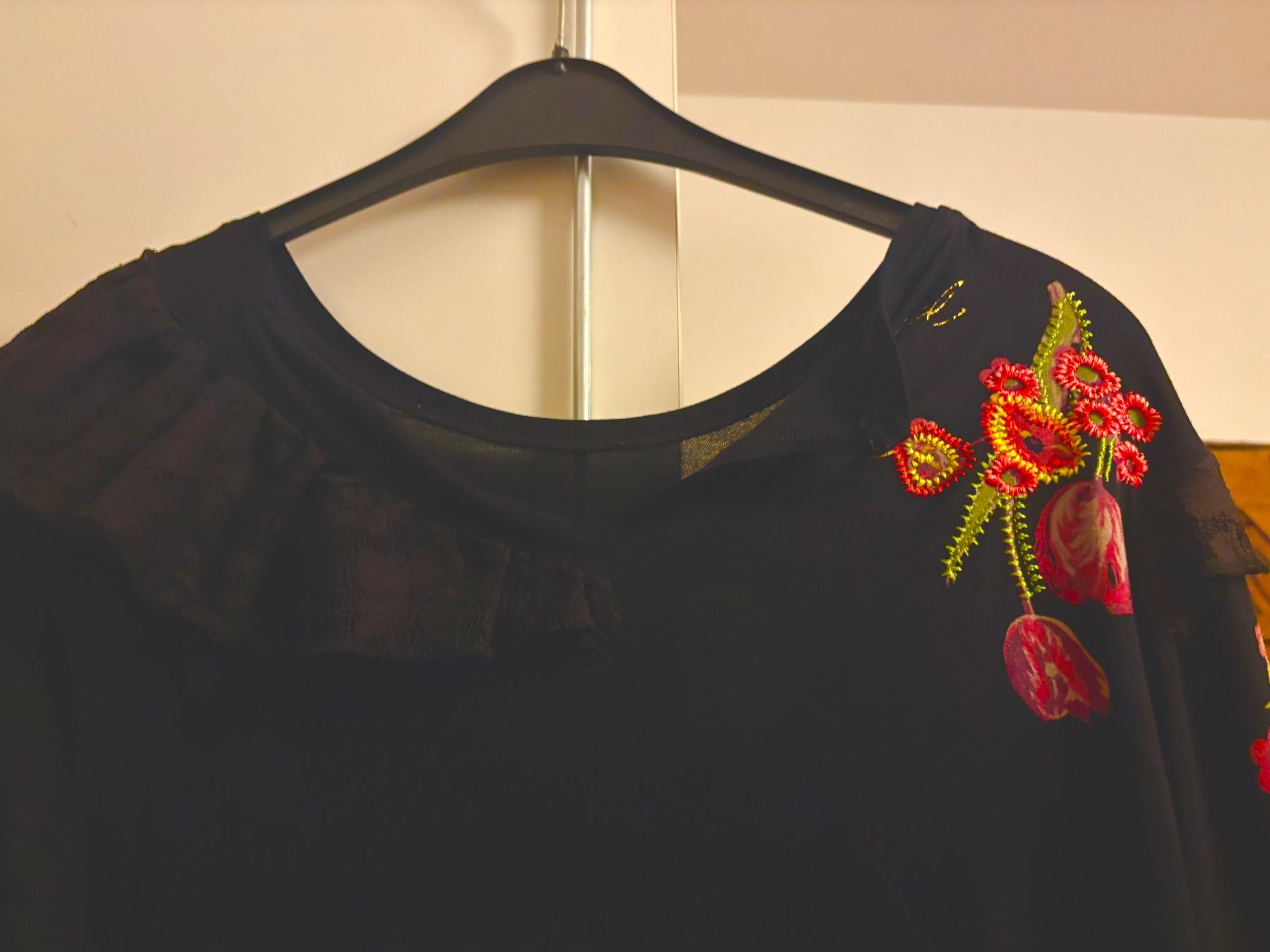 Desigual Pullover & Sweatshirts: Magnifique pull noir brodé DESIGUAL L – Gebraucht aus Genève von Eperhab 1
