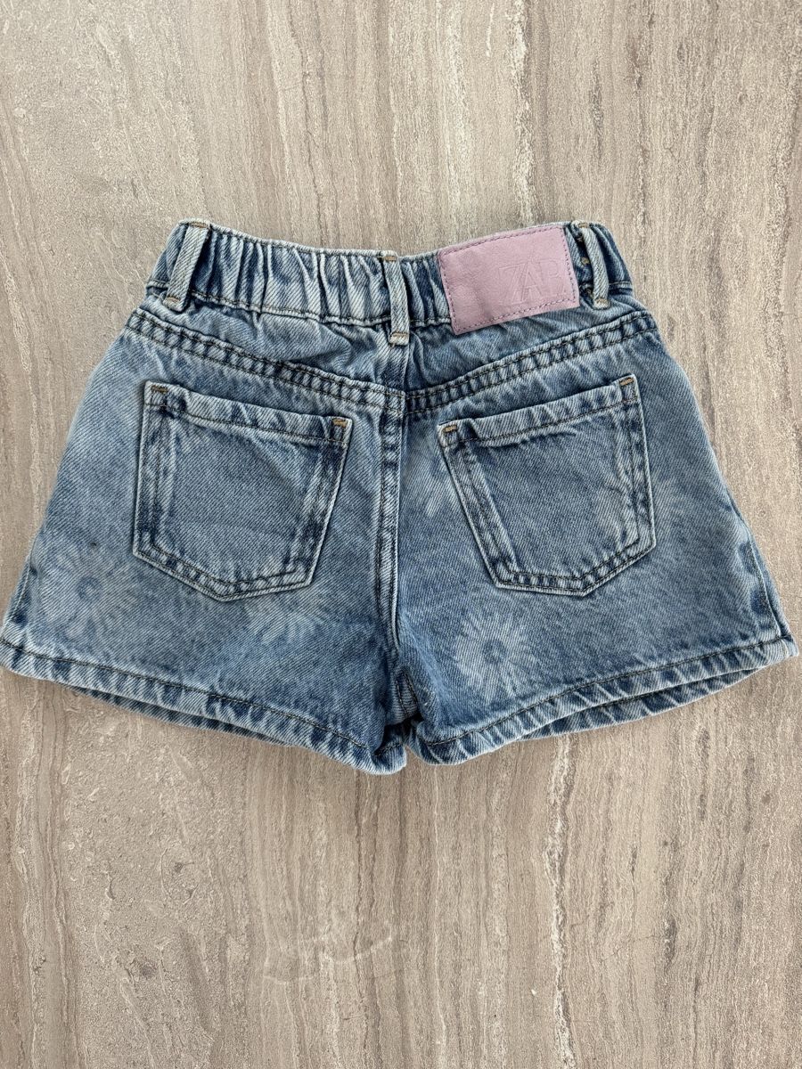 Zara Pantalons: Jeans Shorts Zara 104 – D'occasion à Galgenen par Vintluxe 1