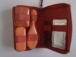 Vintage lachsfarbenes Phenoplast Reiseetui
