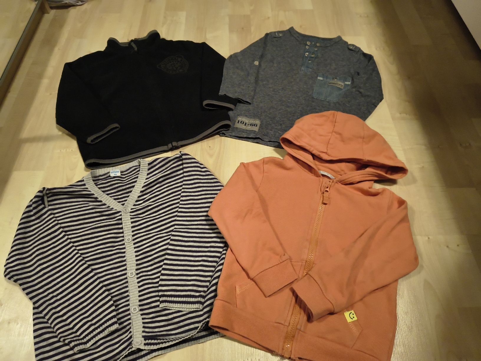 Ensembles coordonnés: 3 Jäckli und 1 Pullover Grösse 98 – D'occasion à Thun par man_fg9v
