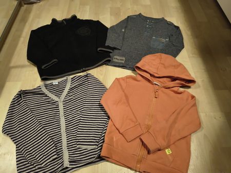 3 Jäckli und 1 Pullover Grösse 98