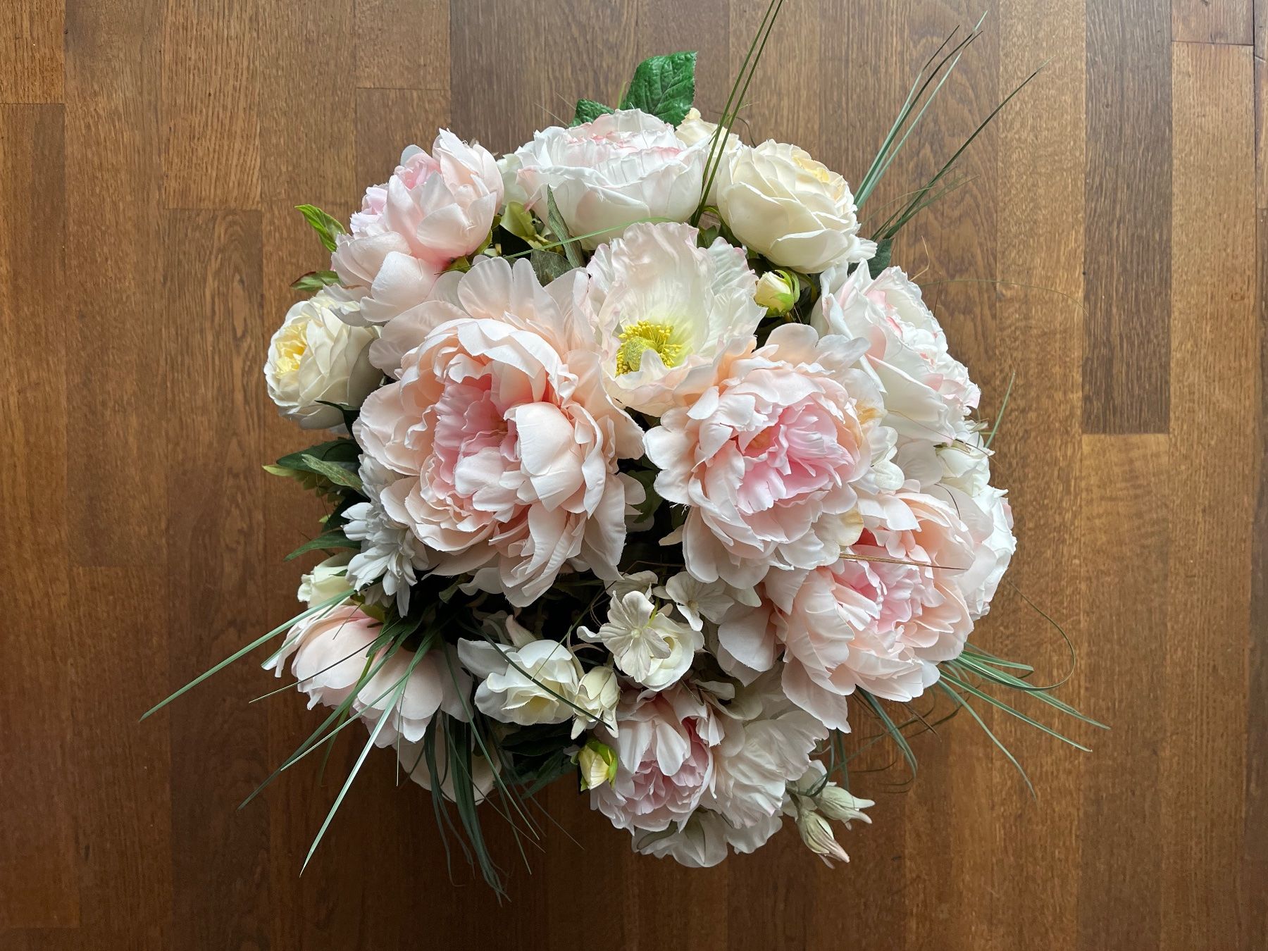 Tutte le decorazioni: Wunderschöne antike Vase mit edlem Seidenblumenstrauss – Usato da Kriens venduto da Bangkapi 2