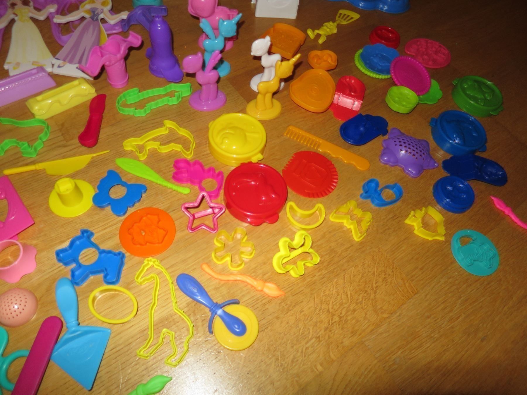 Play-Doh Spielzeuge: Playdoh – Gebraucht aus Riehen von 2243 6