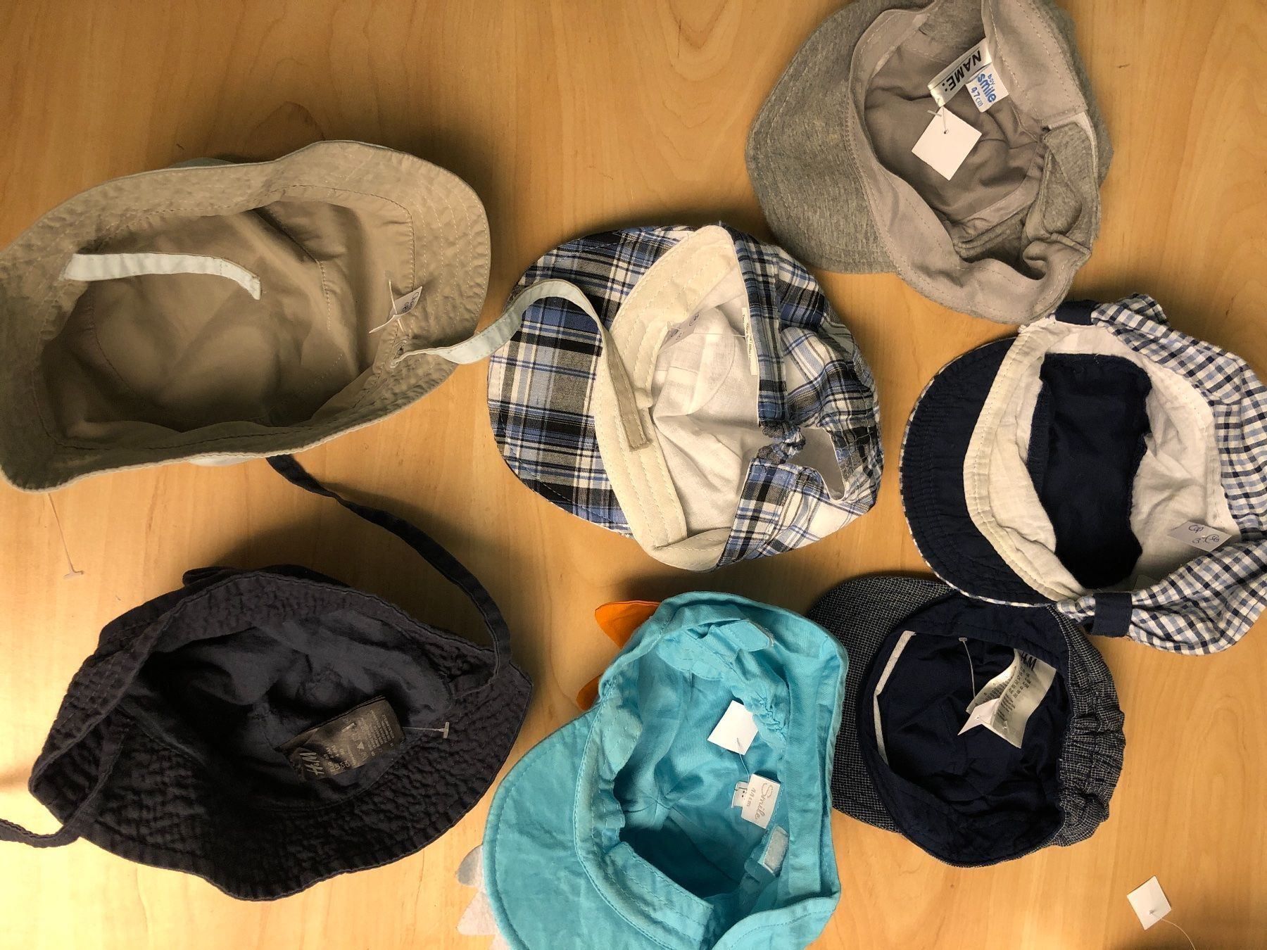Altro abbigliamento per bambino: 7 coole Sonnenhüte Gr.6-12Mt – Usato da Obergerlafingen venduto da cabo4 1