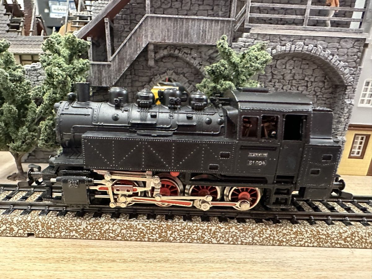 Märklin Modelleisenbahnen: Märklin 3032 DB BR 81 Tenderlok – Gebraucht aus Lupsingen von New-Haven 1
