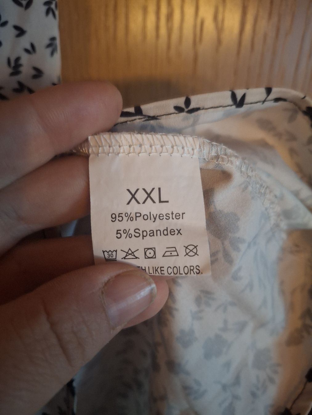 Vestiti: Kleid mit Blumenmuster Grösse XXL  – Usato da Rünenberg venduto da Adrira 1
