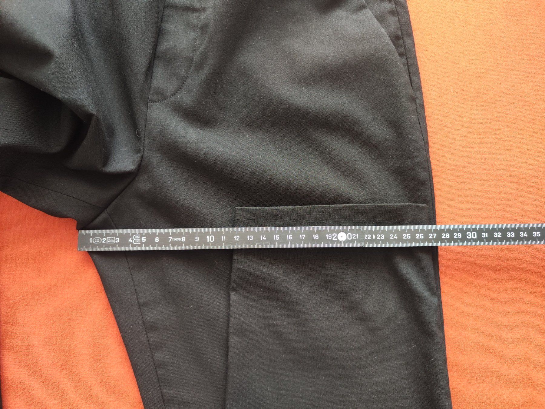 Uniqlo Hosen: Unique pants in black, 160 – Gebraucht aus Sursee von Re.joy 2