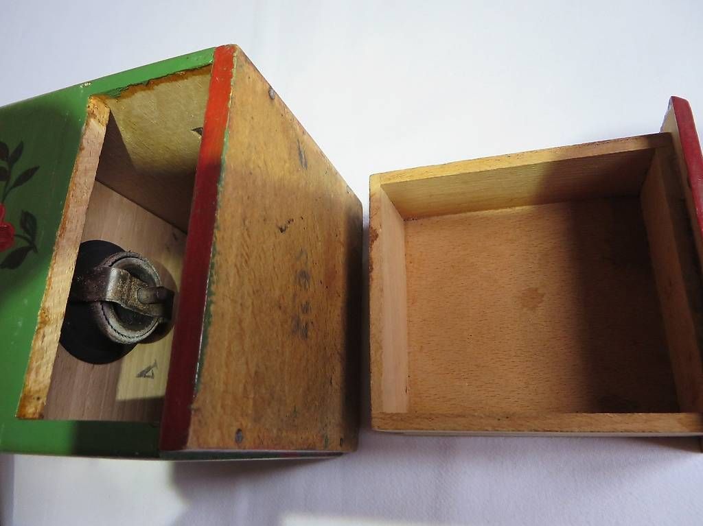 Küchengeräte: Kaffeemühle,bemalt,alt – Gebraucht aus Langrickenbach von zwiebel03 2