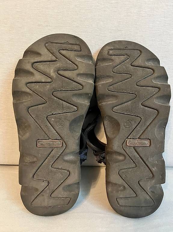 Schuhe für Jungen: Sandalen Elefanten, Grösse 35 – Gebraucht aus Bühl BE von psos 2