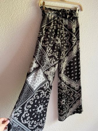 H&M Stoffhose Gr. 36 schwarzweiss, Muster Palazzo