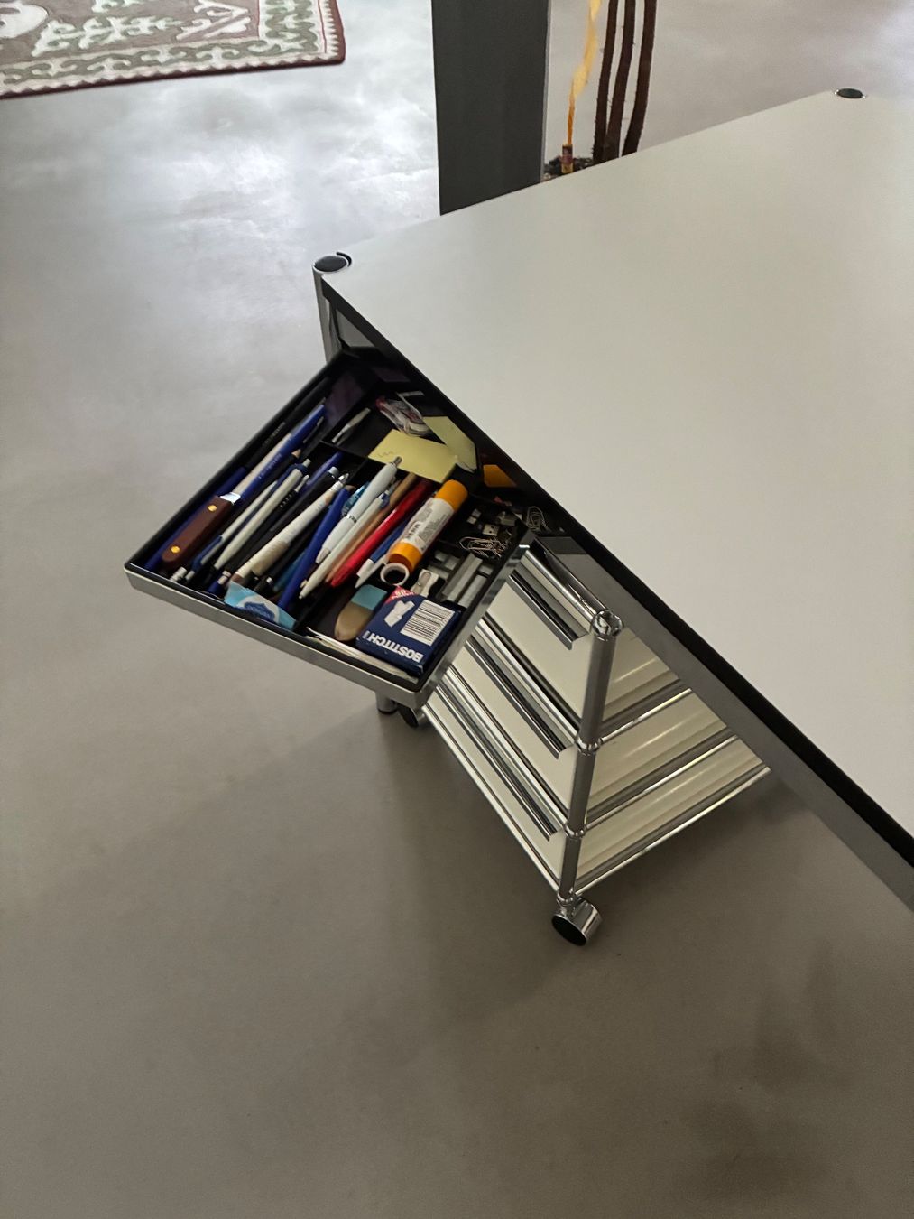 Scrivanie: USM Haller Tisch, weissTop Zustand! – Usato da Freienbach venduto da Elenaheinz 3