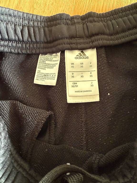 Adidas Pantaloni: Training Adidas nero taglia XS – Usato da Novazzano venduto da sol_vk8x 4