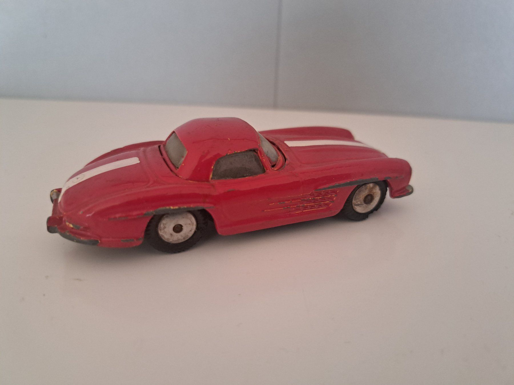 Dinky Toys Modellini d'auto: 2 Autos  Dinky Jaguar Corgi Mercedes – Difettoso da Emmenbrücke venduto da bikesandmore75 2