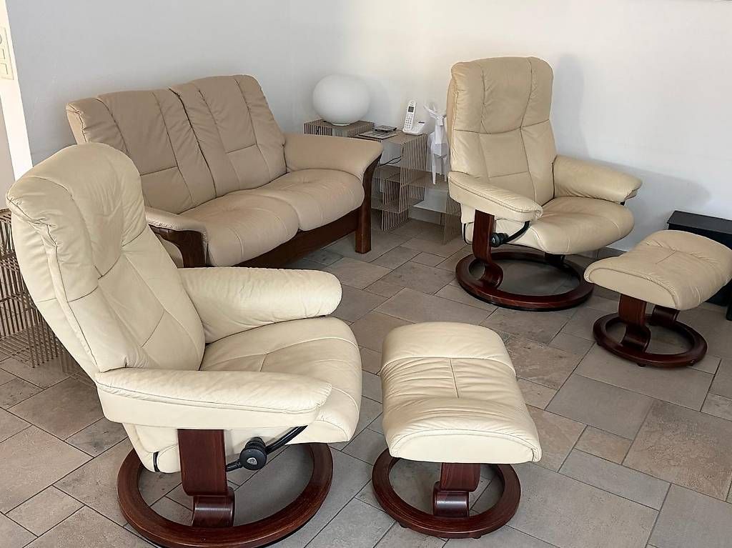 Divani: Stressless Set 2 Sessel 1 Sofa 2 Ottoman – Usato da Pfaffhausen venduto da Voe