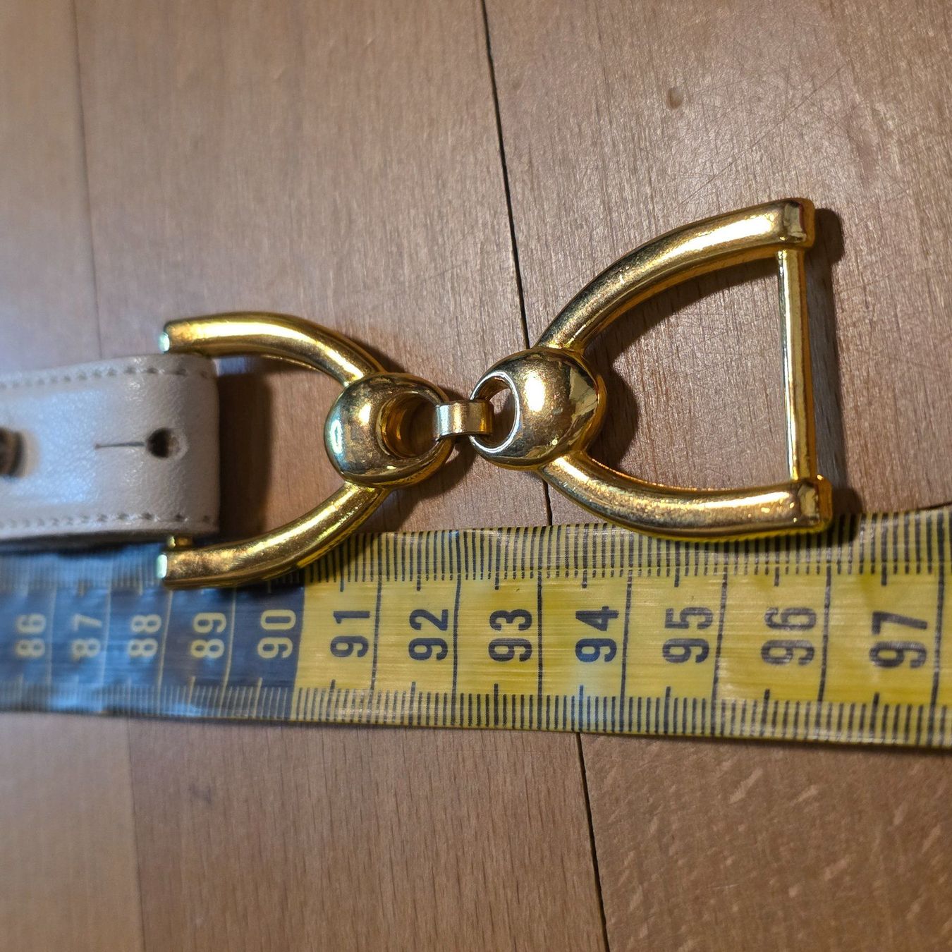 Cinture: Weißer Ledergürtel Gr. 74 Gold – Usato da Wald ZH venduto da CapLux 5