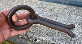 alter Eisen - Wandhaken mit Ring - geschmiedet