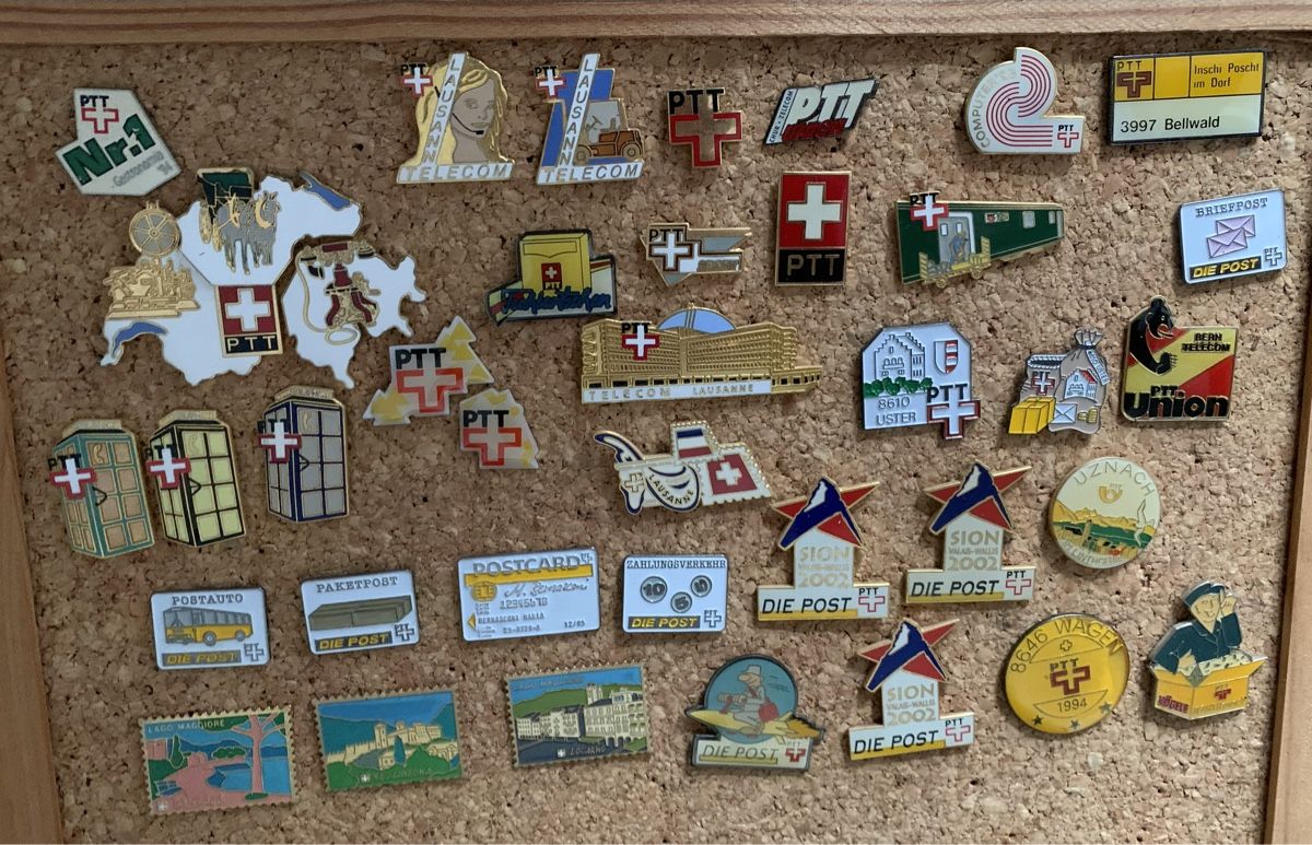 Placchette & Badge: 39 Pin‘s PTT und DIE POST – Usato da Egg b. Zürich venduto da ohtannenbaum 1