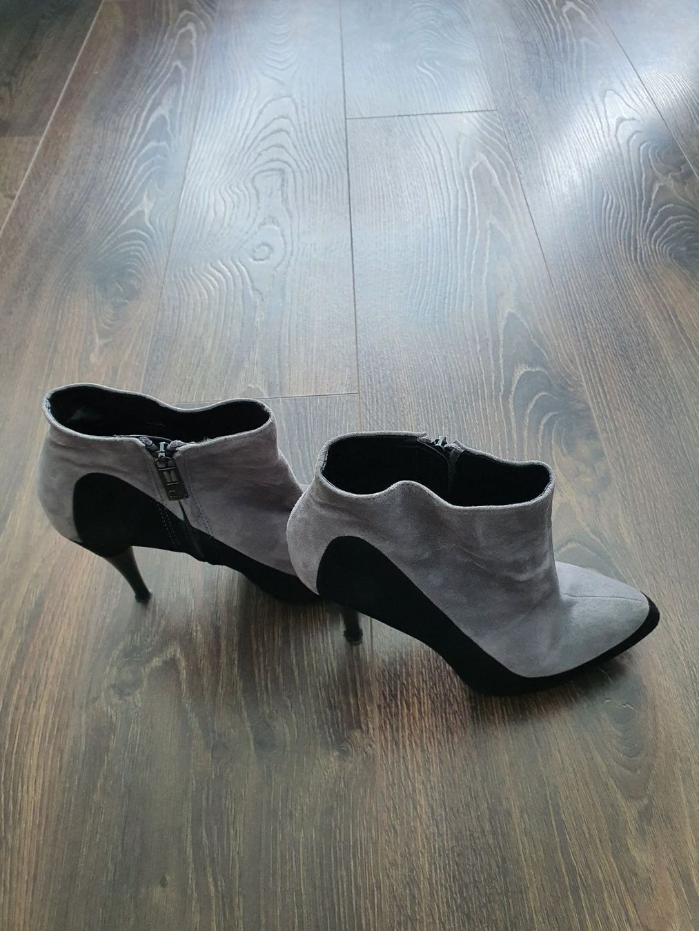 Calvin Klein Chaussures femmes: CALVIN KLEIN Stiefeletten. Grosse 37 – D'occasion à Basel par morochadelsur